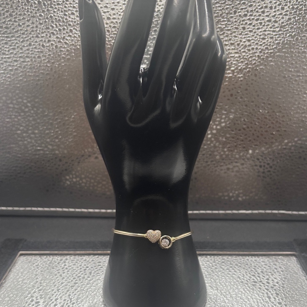 Heart Bracelet Adjustable between our six to a 7 1/2 wrist
